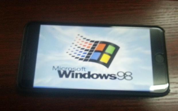 脑洞大开!iPhone 6 Plus上运行Win98系统