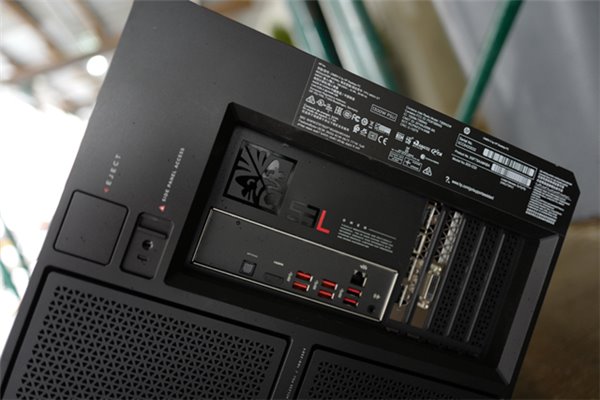 惠普高端Win10游戏台式机OMEN X简评：空机箱单卖4000元