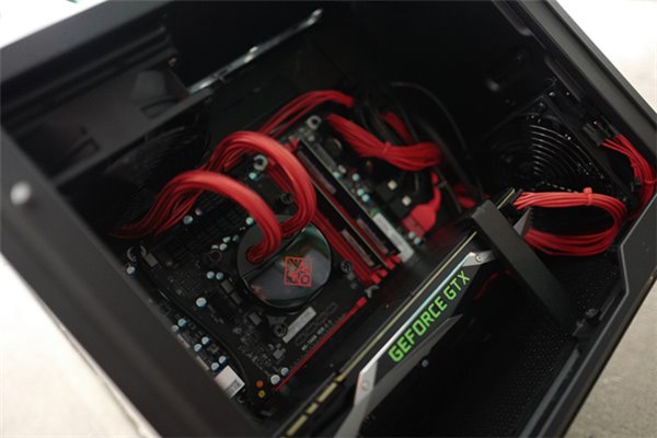 惠普高端Win10游戏台式机OMEN X简评：空机箱单卖4000元